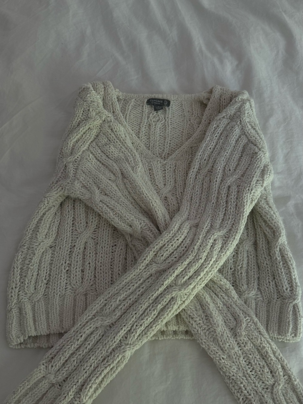 Francesca's Collections Cream Cable Knit V-Neck Sweater